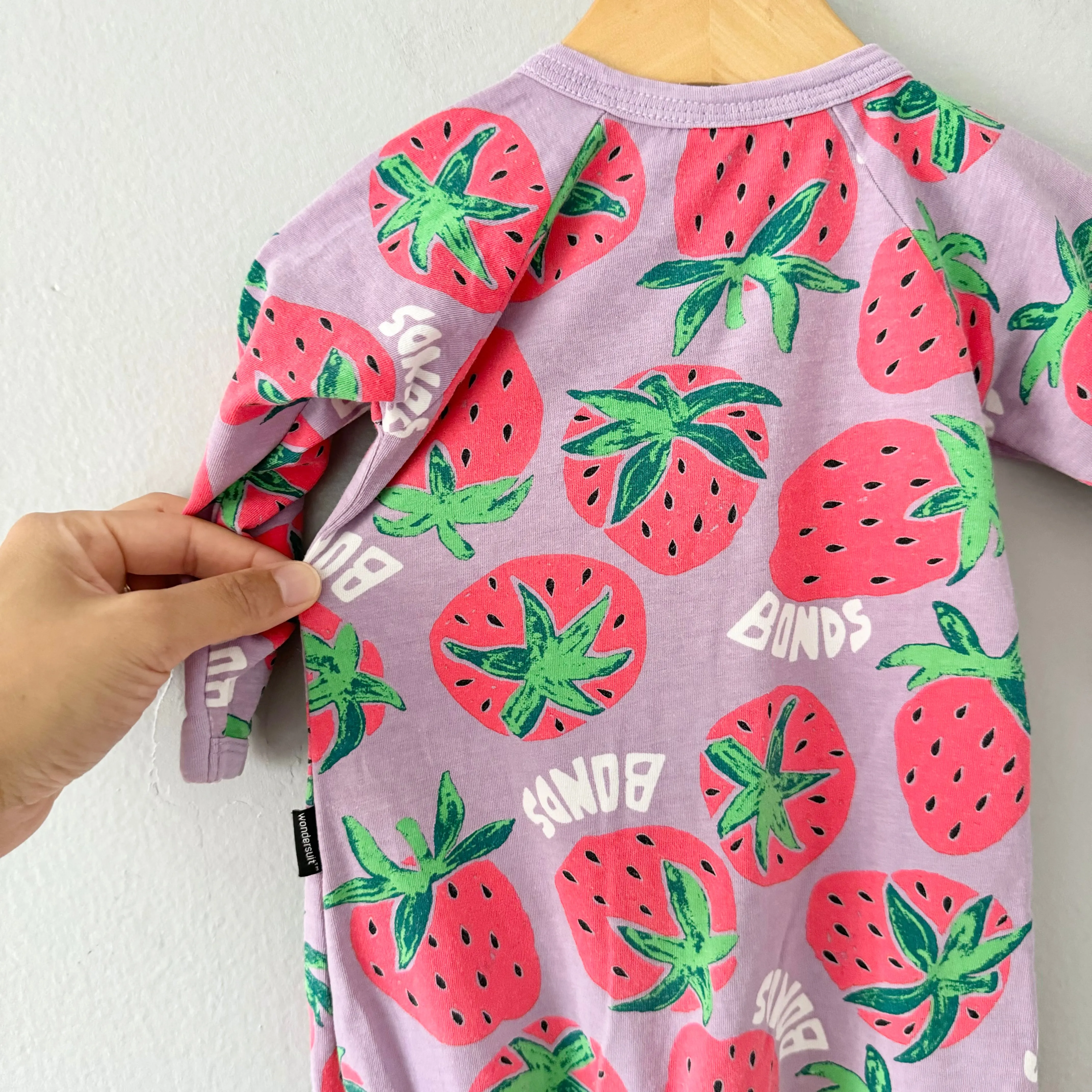 Bonds / Strawberry x purple romper / 3-6M